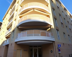 Hotel Residence Lamiral (Saint-Raphaël, France)