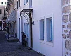 Khách sạn Halaris Rooms (Hermoupolis, Hy Lạp)