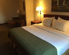 Khách sạn Comfort Inn & Suites (Emporia, Hoa Kỳ)