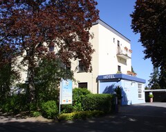 Khách sạn Hotel am Schwimmbad (Hattersheim, Đức)
