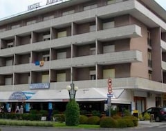 Khách sạn Hotel Adriatico (Bibione, Ý)