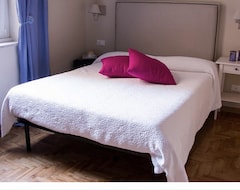 Bed & Breakfast San Vito Suites (Rome, Ý)
