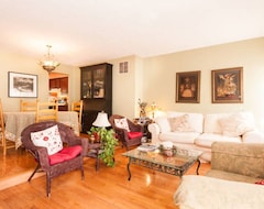 Hele huset/lejligheden Cozy Comfortable Townhome- Your Home Away From Home! (Chantilly, USA)