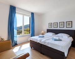 Koko talo/asunto Ylellinen ja nykyaikainen sisustettu huvila Selca, Brac saari (Selca, Kroatia)