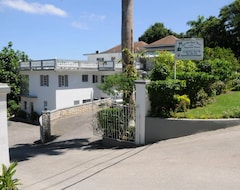 Khách sạn Palm View Guest House & Conference Center (Montego Bay, Jamaica)
