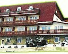 Hotel Ośrodek Kolonijno-Wypoczynkowy - HUCUŁ (Brenna, Poland)