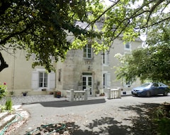 Bed & Breakfast Chateau Ardilleux (Chef-Boutonne, Francia)