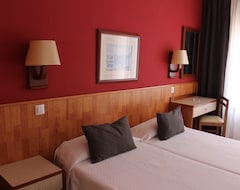 Hotel Hostal Regina (Blanes, Spain)