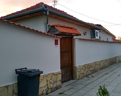 Otel Guest House Dar (Polski Trambesh, Bulgaristan)
