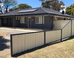 Toàn bộ căn nhà/căn hộ Maddington House Unit B (Armadale, Úc)