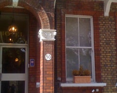 Khách sạn The Paramount ex Buosi (London, Vương quốc Anh)