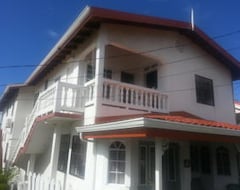 Otel Tropical Breeze Vacation Home And Apartments (Gros Islet, Saint Lucia)