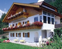 Khách sạn Haus Aron (Bruneck, Ý)