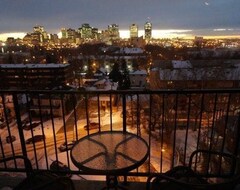 Hele huset/lejligheden Gorgeous Downtown Sunset Views! Minutes Away From So Much, Yet Nice And Quiet! (Edmonton, Canada)