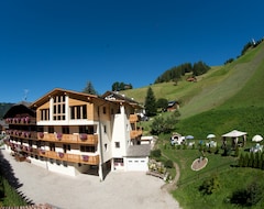 Hotel Pension Alcialc (La Val, Italy)