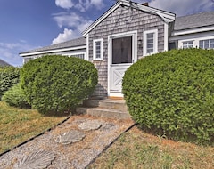Toàn bộ căn nhà/căn hộ Updated Cottage - 300 Feet To Craigville Beach (Barnstable, Hoa Kỳ)