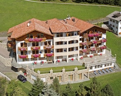 Khách sạn Hotel Plunger (Kastelruth, Ý)