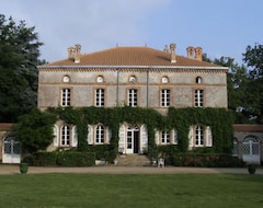 Bed & Breakfast Château de l'Oiselinière (Gorges, Pháp)