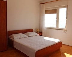 Oda ve Kahvaltı Apartments Aspalathos (Dugi Rat, Hırvatistan)