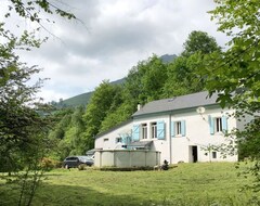 Koko talo/asunto Old school reformed into comfortable cottage with a swimming pool, wifi (Escot, Ranska)