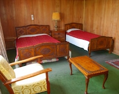 Hotel Snow Goose Houseboat (Srinagar, India)