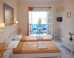 Hotel Saint George Valsamitis (Katapola, Greece)