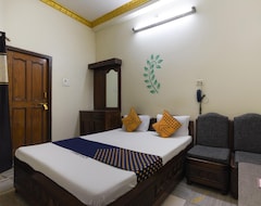 Khách sạn Spot On 63673 Crown Plaza (Bahraich, Ấn Độ)