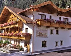 Hotelli Gästehaus Schneeberger (Mayrhofen, Itävalta)