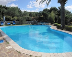 Hele huset/lejligheden Villa Donzell, 14m private pool and Jacuzzi, Large Garden, Kids Play Area (Alghero, Italien)
