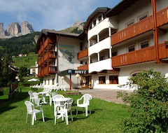 Hotel Aritz Garni (Campitello di Fassa, İtalya)
