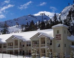 Khách sạn Ski-In Ski-Out Squaw Valley Lodge Slopeside Townhome (Tahoe City, Hoa Kỳ)