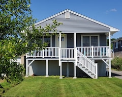 Toàn bộ căn nhà/căn hộ Summer Cottage With Water Access (Groton, Hoa Kỳ)