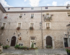 Hotelli Nena Al Borgo Castello (Pico, Italia)