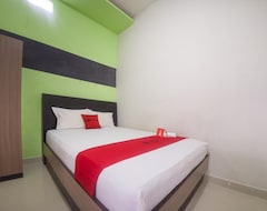 Hotelli RedDoorz Syariah near Universitas Negeri Gorontalo 2 (Gorontalo, Indonesia)