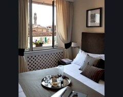 Hotel Tornabuoni Suites Collection (Florence, Italy)