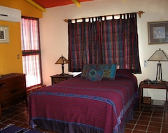 Hotel Casa Tuscany Inn (La Paz, Mexico)