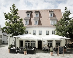 Khách sạn Hotel Adler am Schloss (Bönnigheim, Đức)