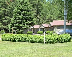 Hotel Pine Tree Motel & Cabins (Chestertown, Sjedinjene Američke Države)