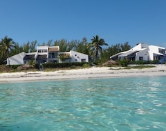 Koko talo/asunto Boutique Villa Steps Away From The Most Beautiful Beach In The Bahamas (Great Harbour, Bahamas)