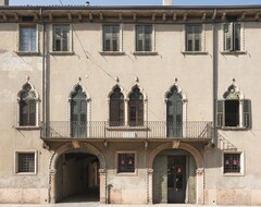 Otel Trentacinque (Verona, İtalya)