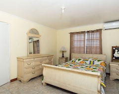 Khách sạn Dorchester Suites (Kingston, Jamaica)