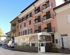 Khách sạn Hotel Zeni (Brentonico, Ý)