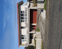 Entire House / Apartment Beach Front Property (Riverton, New Zealand)