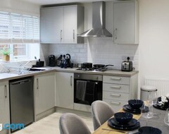 Cijela kuća/apartman Low Cost, 4 Bed, Pet Friendly Apartment & Parking 07 (Didcot, Ujedinjeno Kraljevstvo)