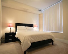 Khách sạn Red Maple Suites (Mississauga, Canada)