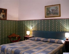 Hotel Delle Camelie (Florence, Italy)