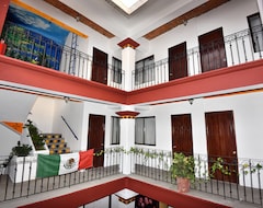 Hotel Plaza Conejo (Huatulco, Mexico)