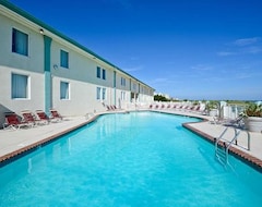 Otel Best Western Plus Holiday Sands Inn & Suites (Norfolk, ABD)