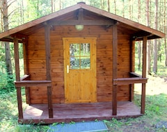 Kamp Alanı Kuuli Puhkemajad (Mustjala, Estonya)