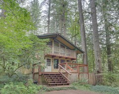 Cijela kuća/apartman Quiet, Waterfront Cabin On An Acre Lot W/ A New, Private Hot Tub & River Access! (Washougal, Sjedinjene Američke Države)